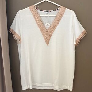 V-neck tee shirt🤍